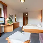 Jaeger Hotel 3*