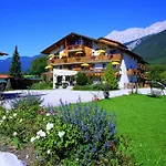 Jaeger Hotel 3*